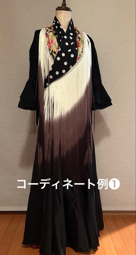 ハンドメイド　フラメンコ衣装　シンプル黒ワンピース　赤ペチコート付き