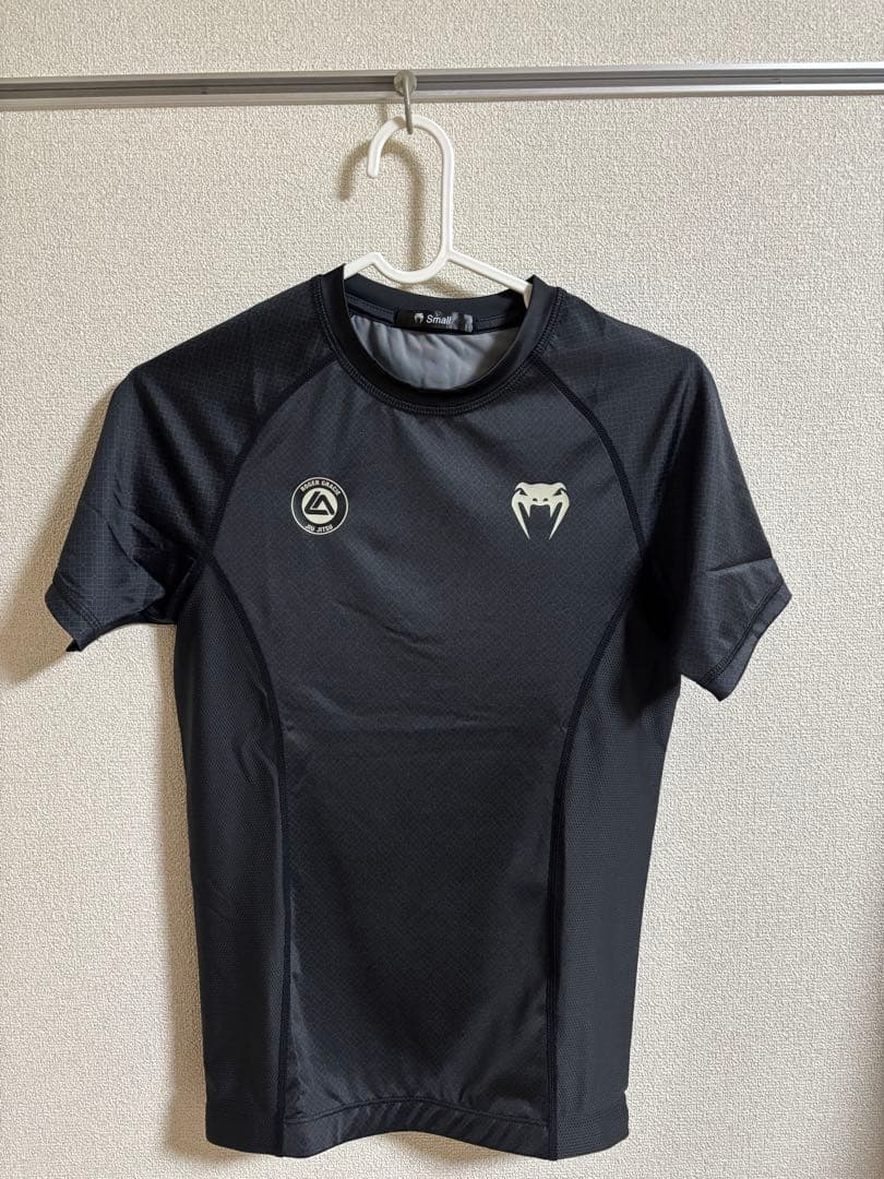 Venum x Roger Gracie Academy ラッシュガード
