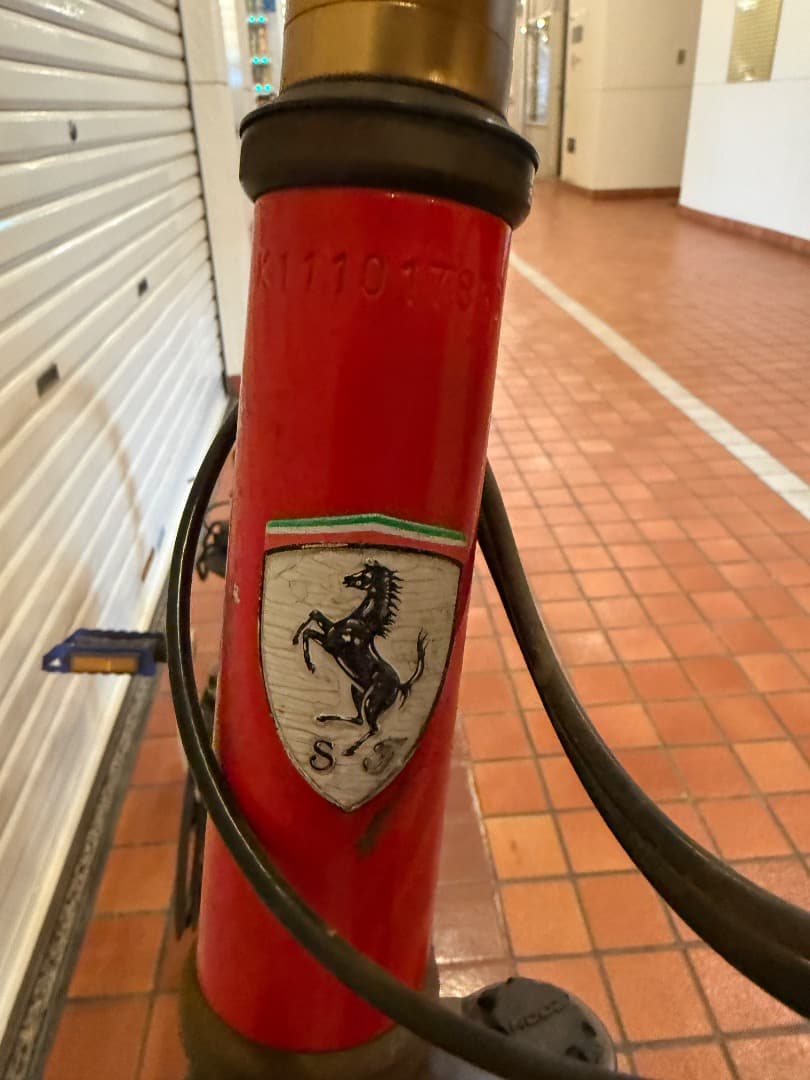 ● フェラーリ Ferrari フロントサスペンション付き クロスバイク