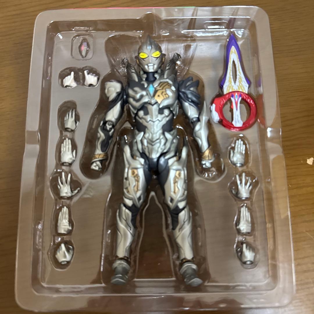s.h.figuartsウルトラマントリガー&トリガーダークセット＋光線