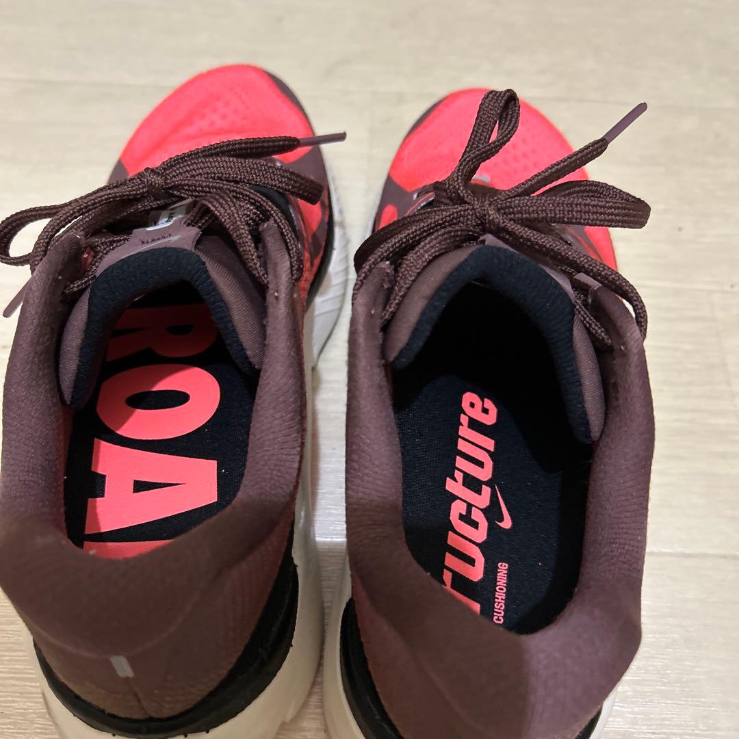 Nike Structure スニーカー ピンク/ブラウン