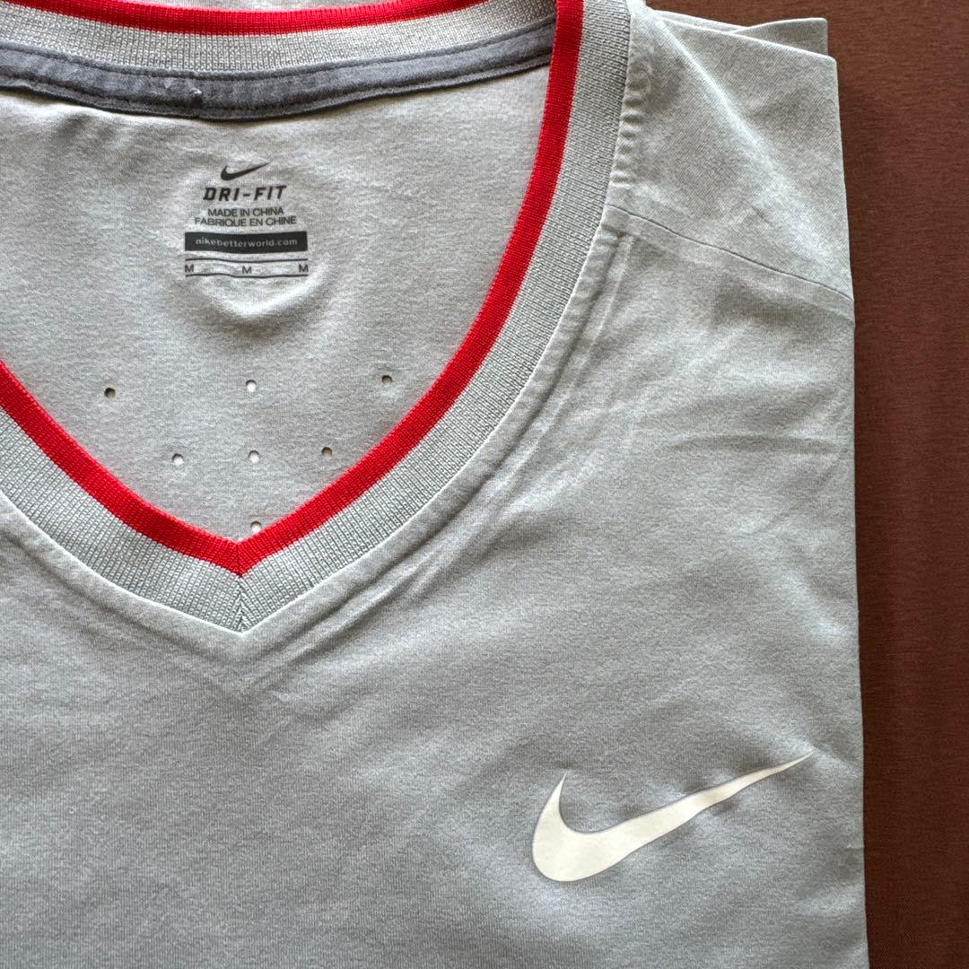Nike フェデラーVネック Tシャツ グレー