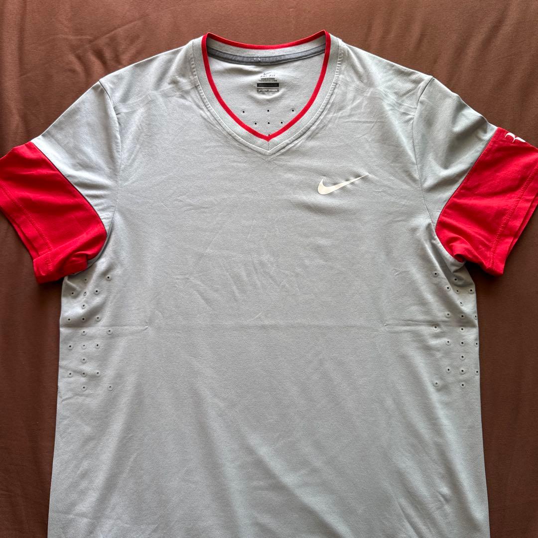 Nike フェデラーVネック Tシャツ グレー