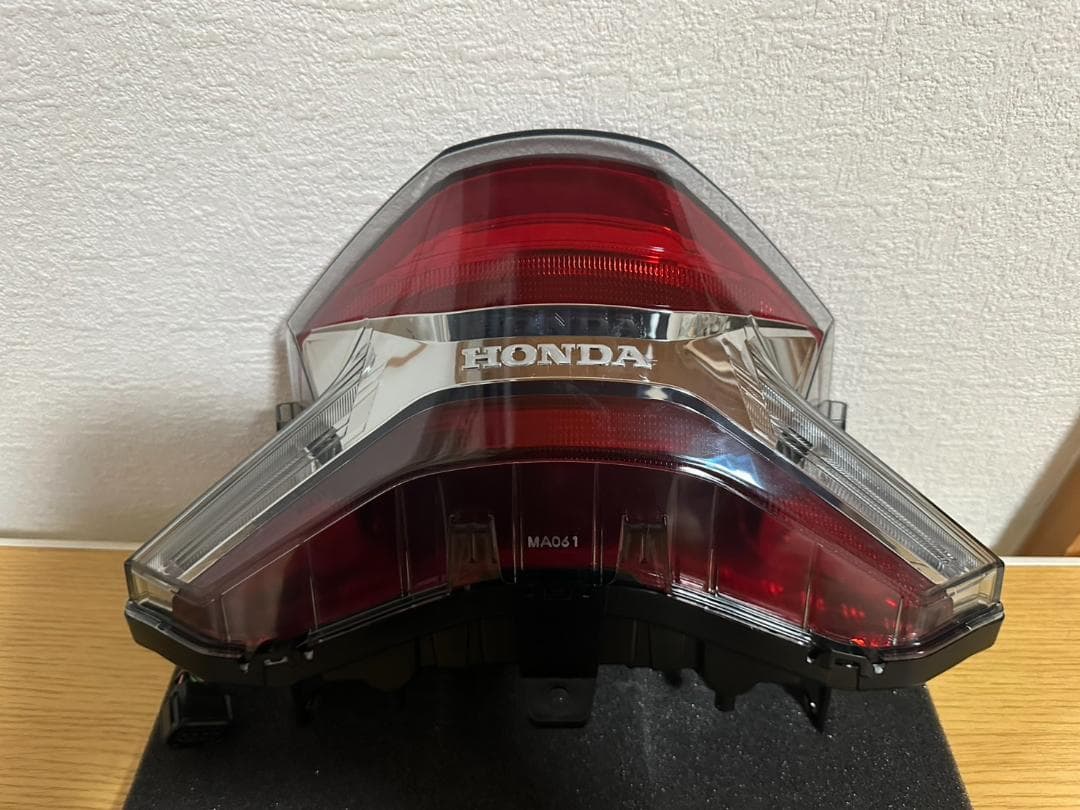 ホンダ　PCX150純正　新品テールランプ JF81