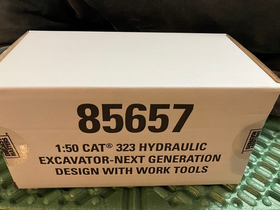 85657 – CAT 1:50スケール 新品未使用