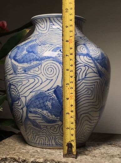 鯉の柄の花瓶。 工芸品 美術品 置物 コレクション品 中国花瓶 景徳鎮