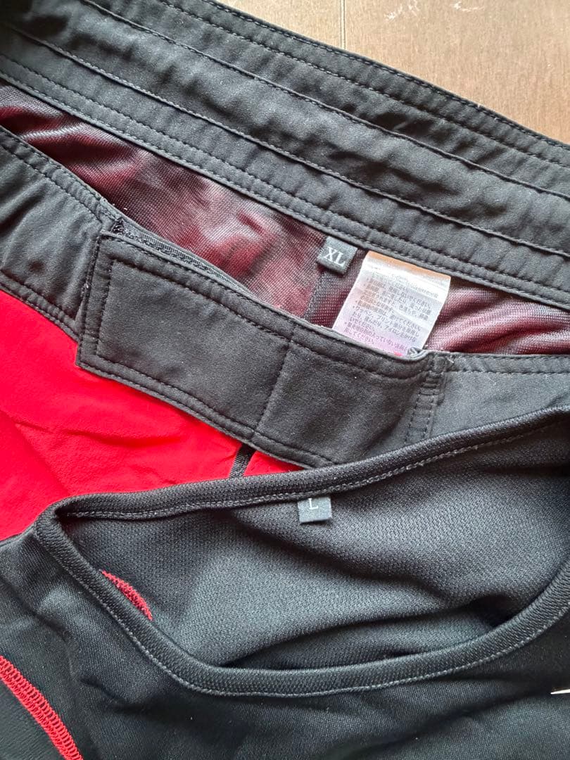 【美品】レスミルズ ボディコンバット トップス ショートパンツ セット 黒/赤