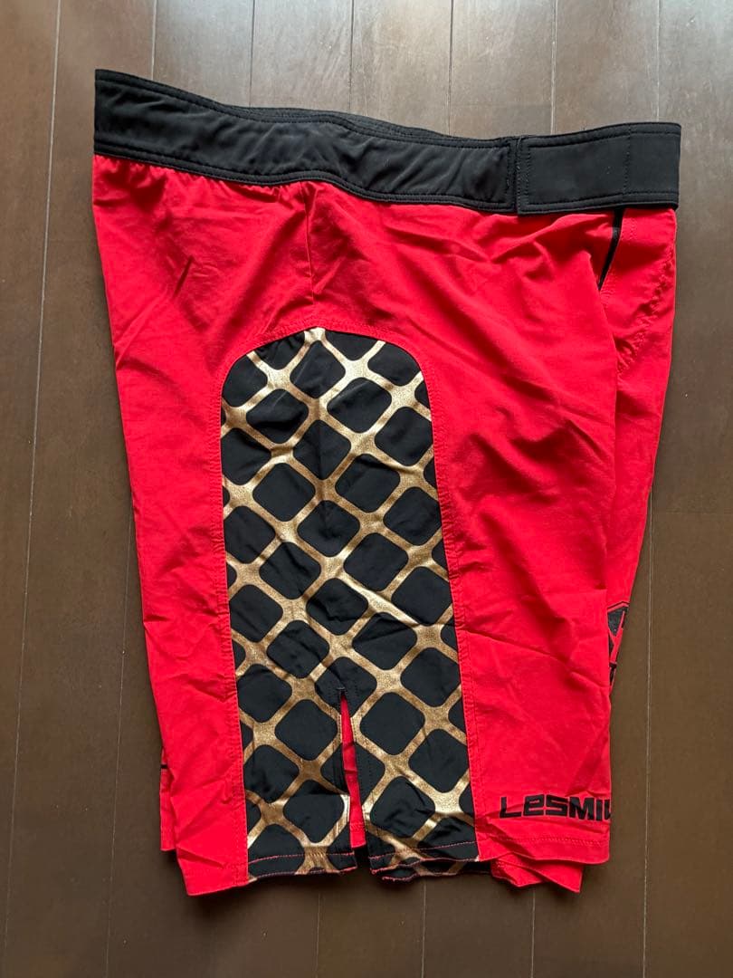 【美品】レスミルズ ボディコンバット トップス ショートパンツ セット 黒/赤