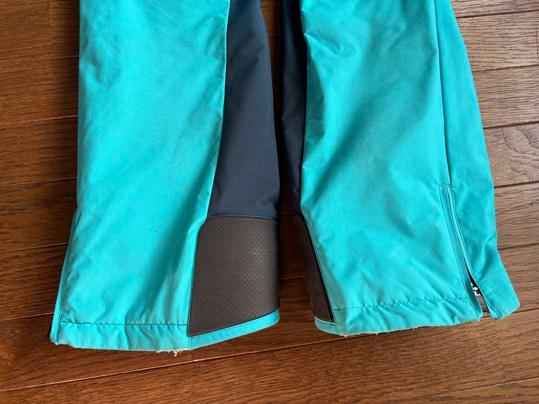 中古品　上位モデル　スキーウェア 上下セット　DESCENTE　Mサイズ
