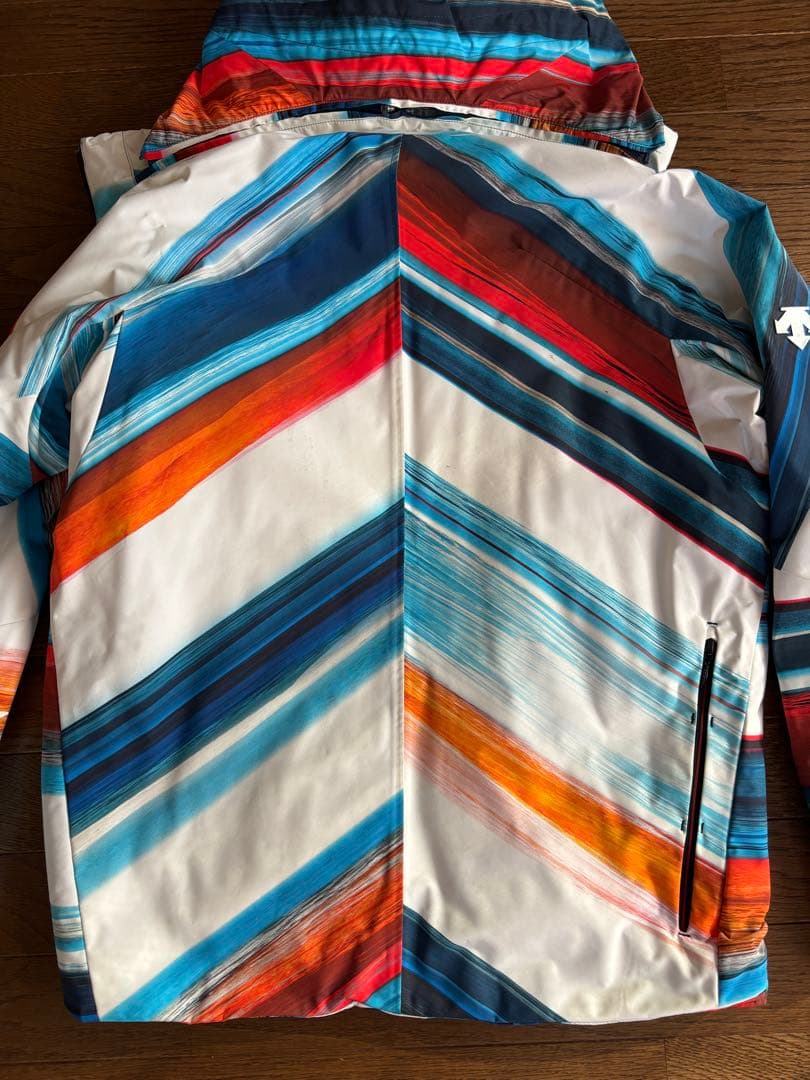 中古品　上位モデル　スキーウェア 上下セット　DESCENTE　Mサイズ