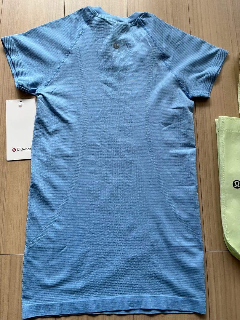 新品☆lululemon☆ライトブルー☆Swiftly Tech☆Tシャツ☆S