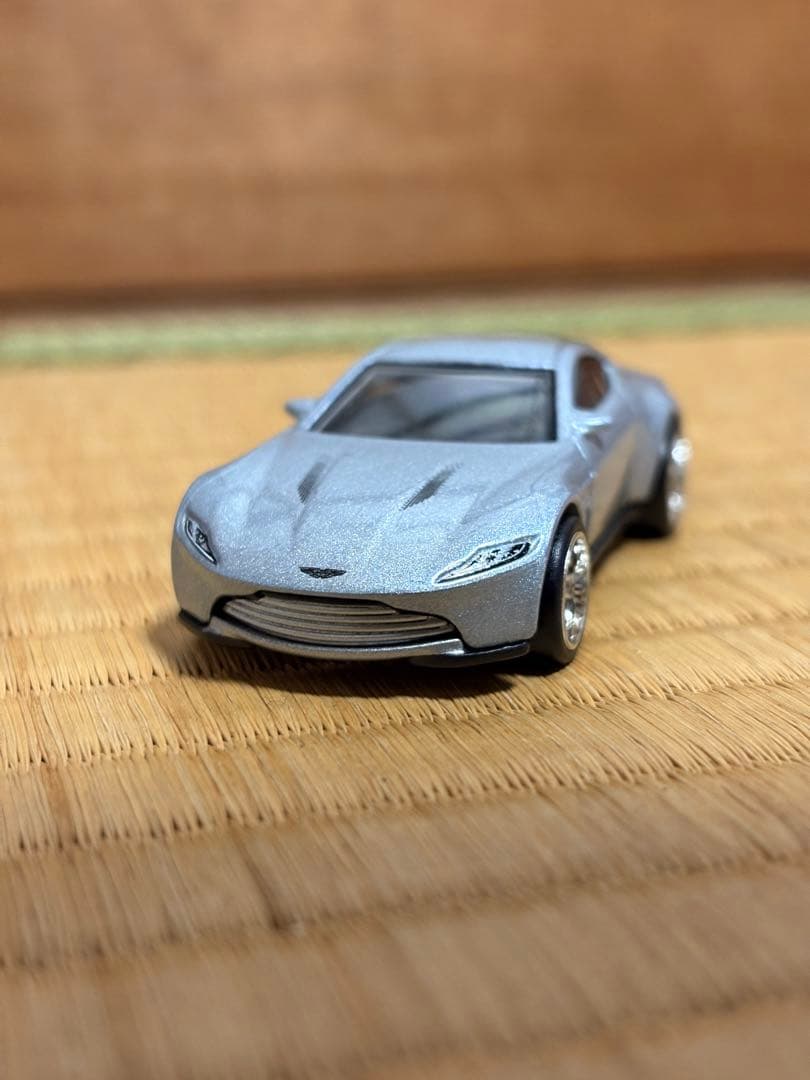 ホットウィール アストンマーチン 2台セット　007劇中車