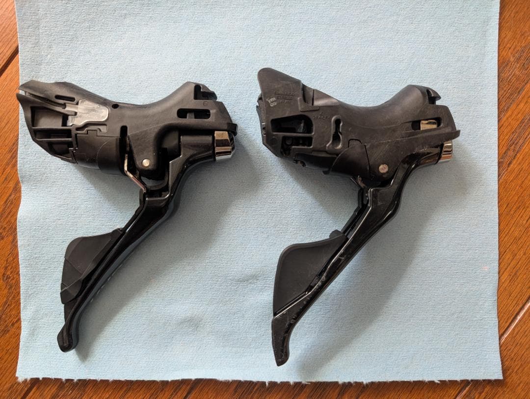 Shimano ULTEGRA ST-R8000 左右セット 新品のカバー付き