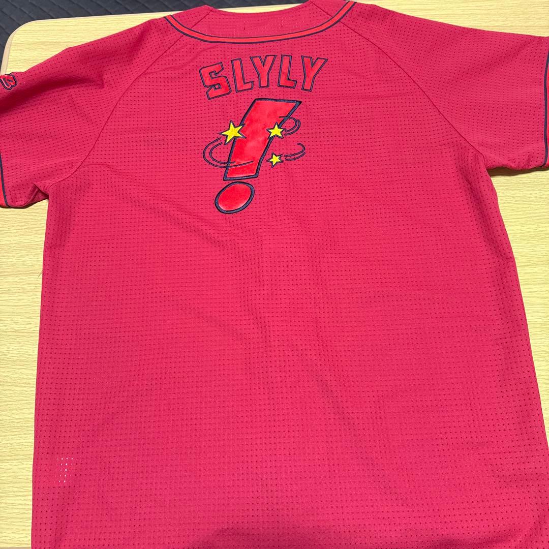 極美品 広島カープ SLYLY ビジター ハイクオリティ ユニフォーム