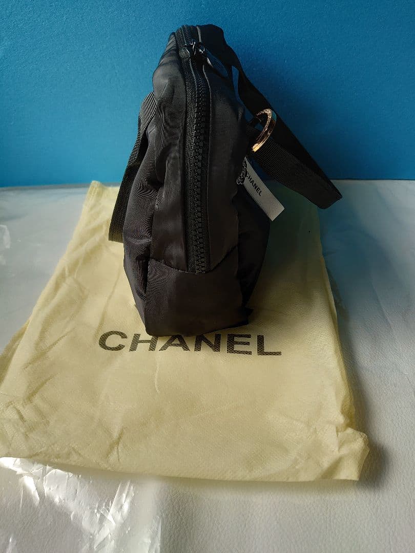 CHANEL　ノベルティ　ジッパー可愛いココマーク 　ブラックバッグ　チャーム付