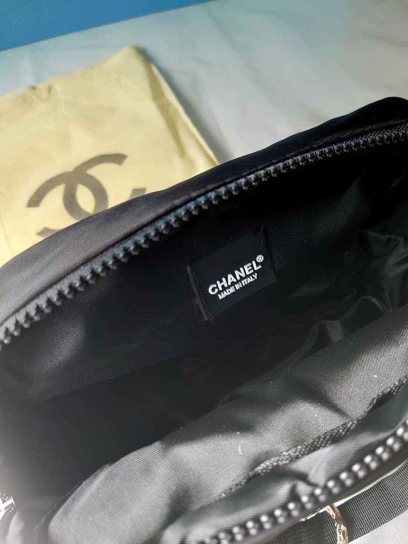 CHANEL　ノベルティ　ジッパー可愛いココマーク 　ブラックバッグ　チャーム付