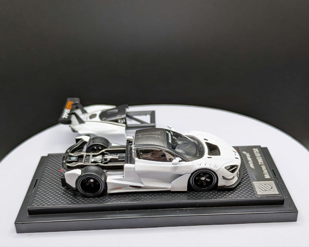 1/64マクラーレン 720S GT3X＆ピットクルーフィギュア