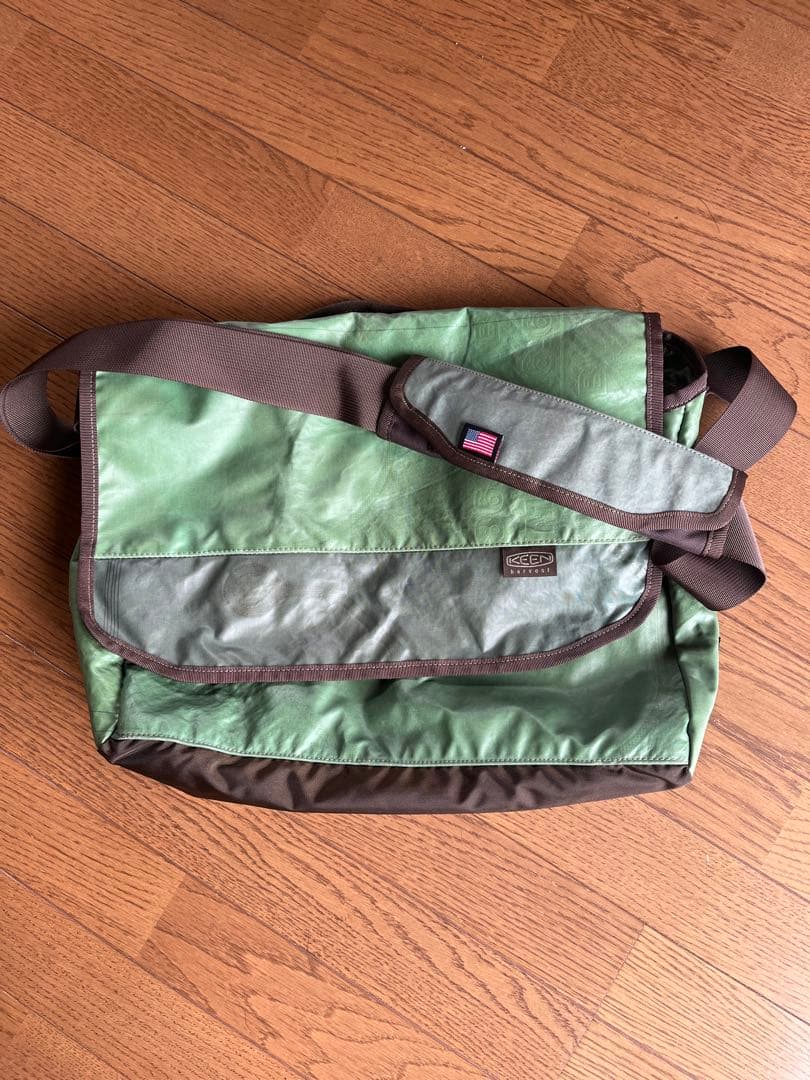 KEEN Harvest III メッセンジャーバッグ