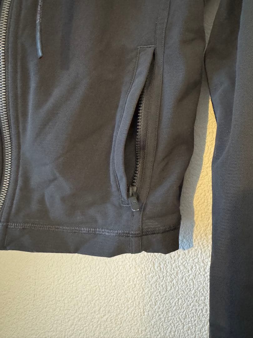 ルルレモンLULULEMON Define フード付きクロップジャケット