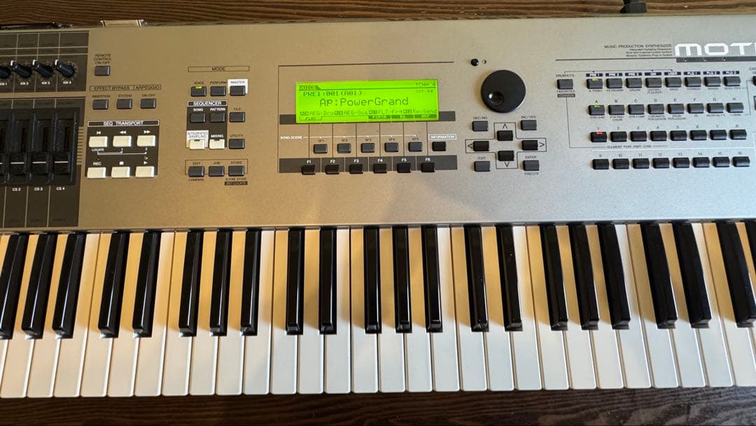 【Yamaha MOTIF 6】シンセサイザー 61鍵 中古美品