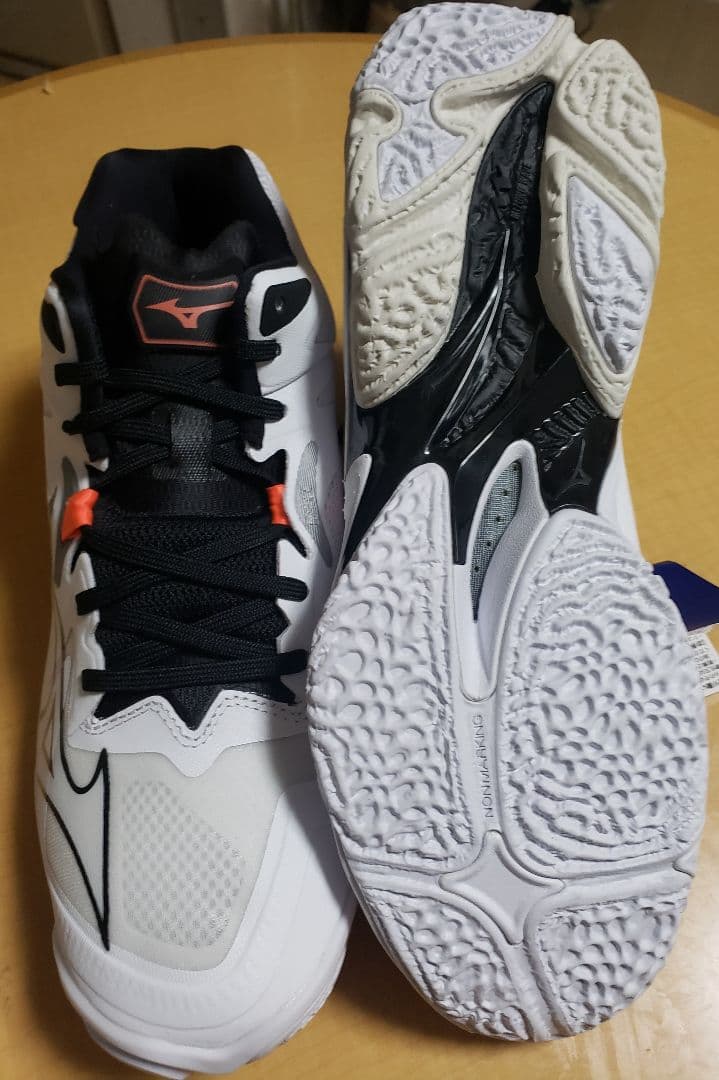 Mizuno Wave LightningZ6.5cm ホワイト/ブラック