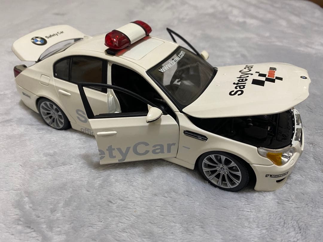 ミニカー Maisto  M5 Safety Car 1/18