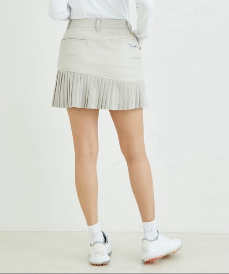 フェイクレザー　プリーツ　スカート　新品　サイズM ベージュ　ストレッチ　秋冬
