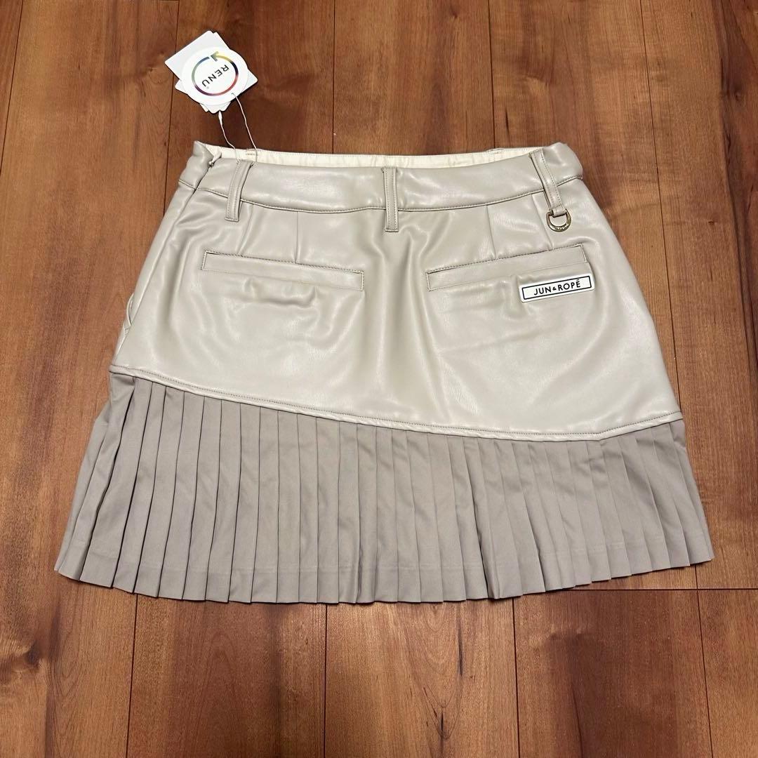 フェイクレザー　プリーツ　スカート　新品　サイズM ベージュ　ストレッチ　秋冬
