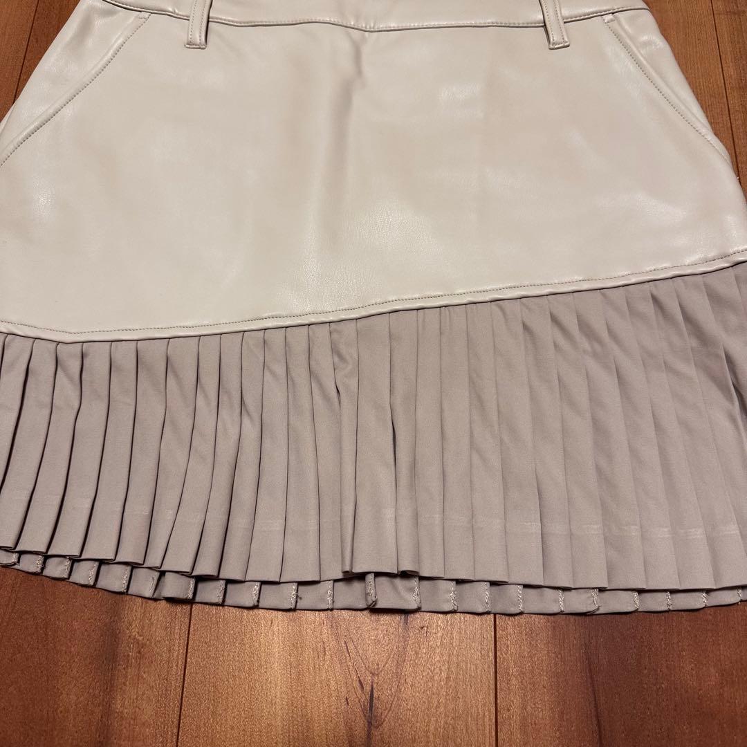 フェイクレザー　プリーツ　スカート　新品　サイズM ベージュ　ストレッチ　秋冬
