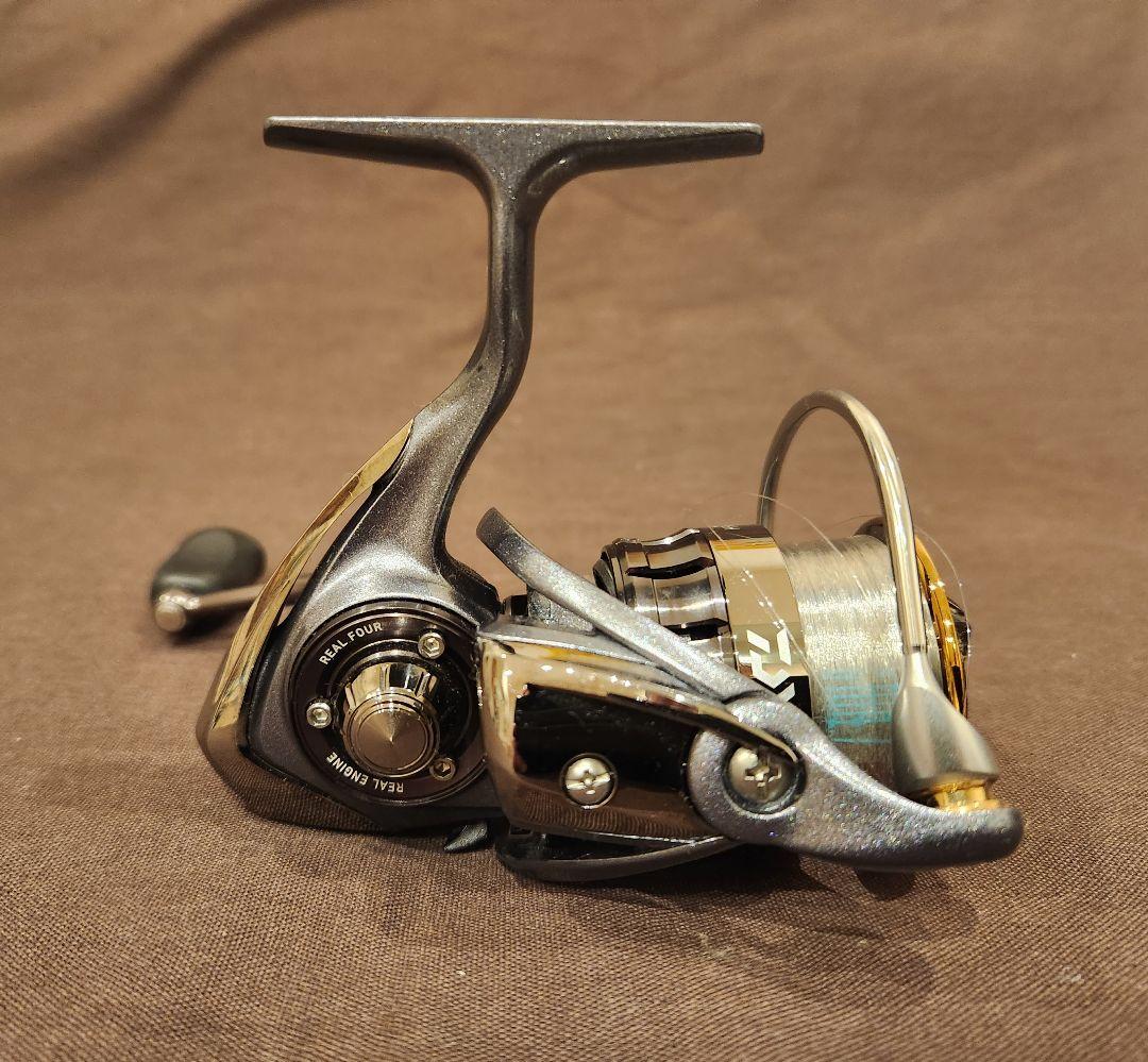 極美品　Daiwa LUVIAS 2506H スピニングリール ルビアス