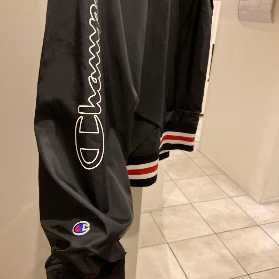 お値下げしましたChampion ブラック Vネック ナイロンジャケット L