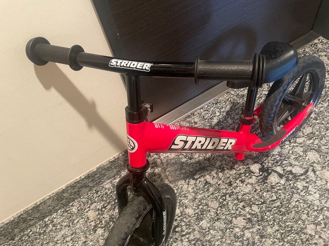 STRIDER CLASSIC バランスバイク 12インチ 赤