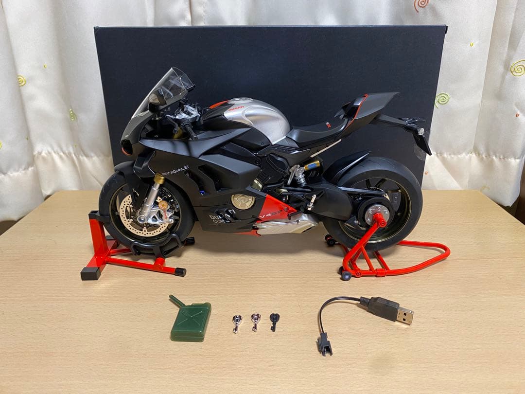 DUCATI パニガーレV4 SP2 1/6スケール　ドゥカティ