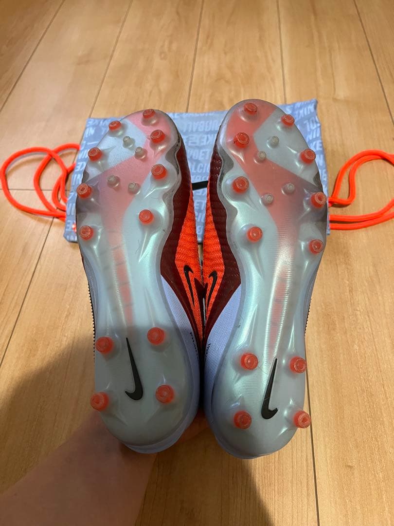 ナイキ　NIKE ファントム6エリートAG