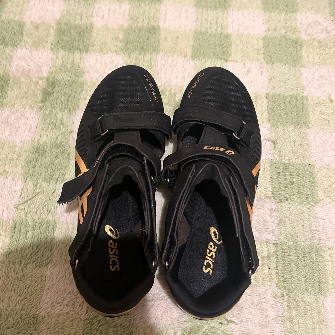 asics CYBERBLADE スパイクシューズ 黒/金 23.5