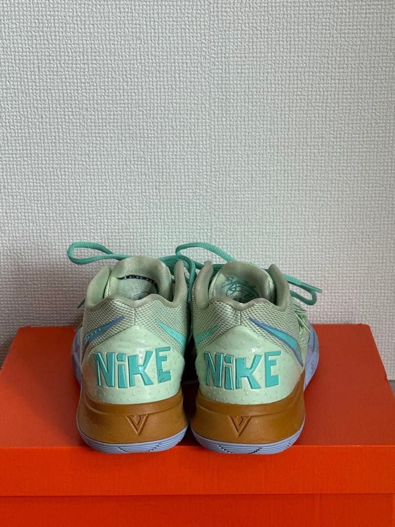 NIKE カイリー5スポンジボブ イカルド