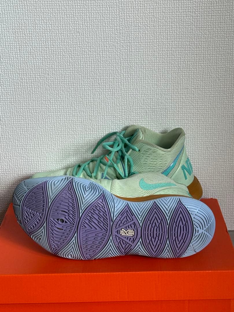 NIKE カイリー5スポンジボブ イカルド