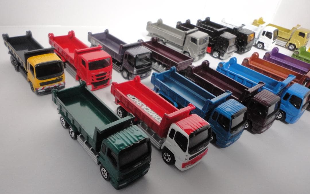 トミカいすゞギガダンプカー17台セット