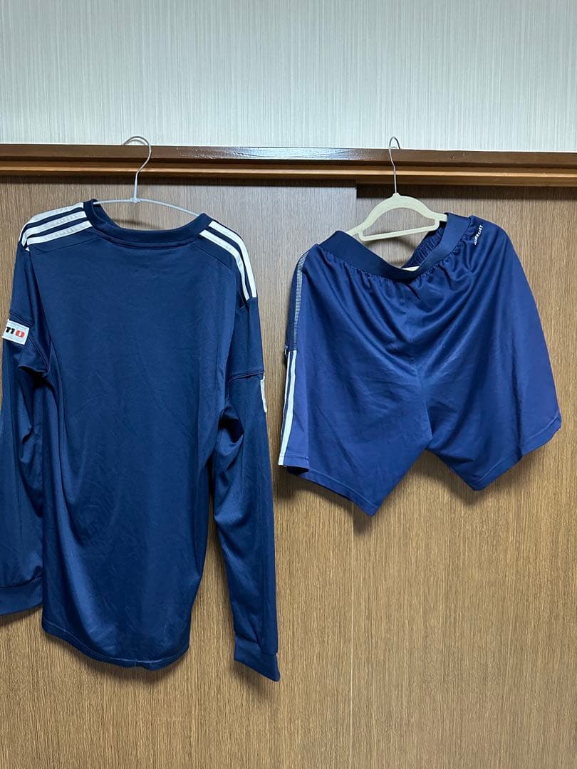 adidas 日本代表 ネイビー 長袖シャツ　マリノスの練習着です