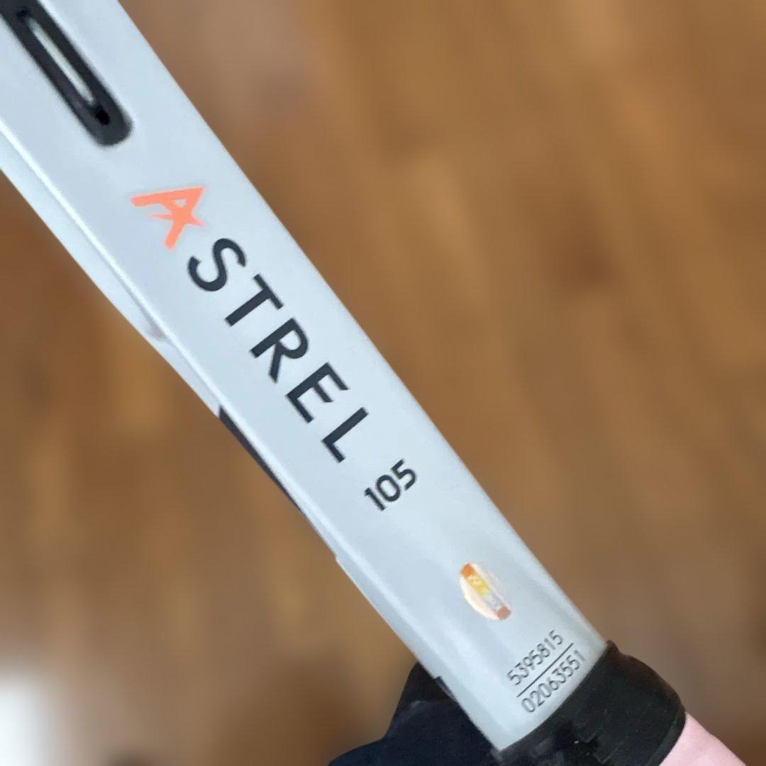 美品！ヨネックス硬式テニスラケット アストレル105、G2現行モデル
