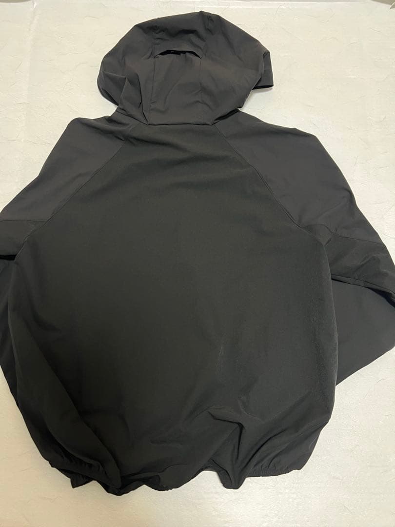 美品 F.C.R.B. ナイロンジャケット S 黒 ショート丈 今風シルエット