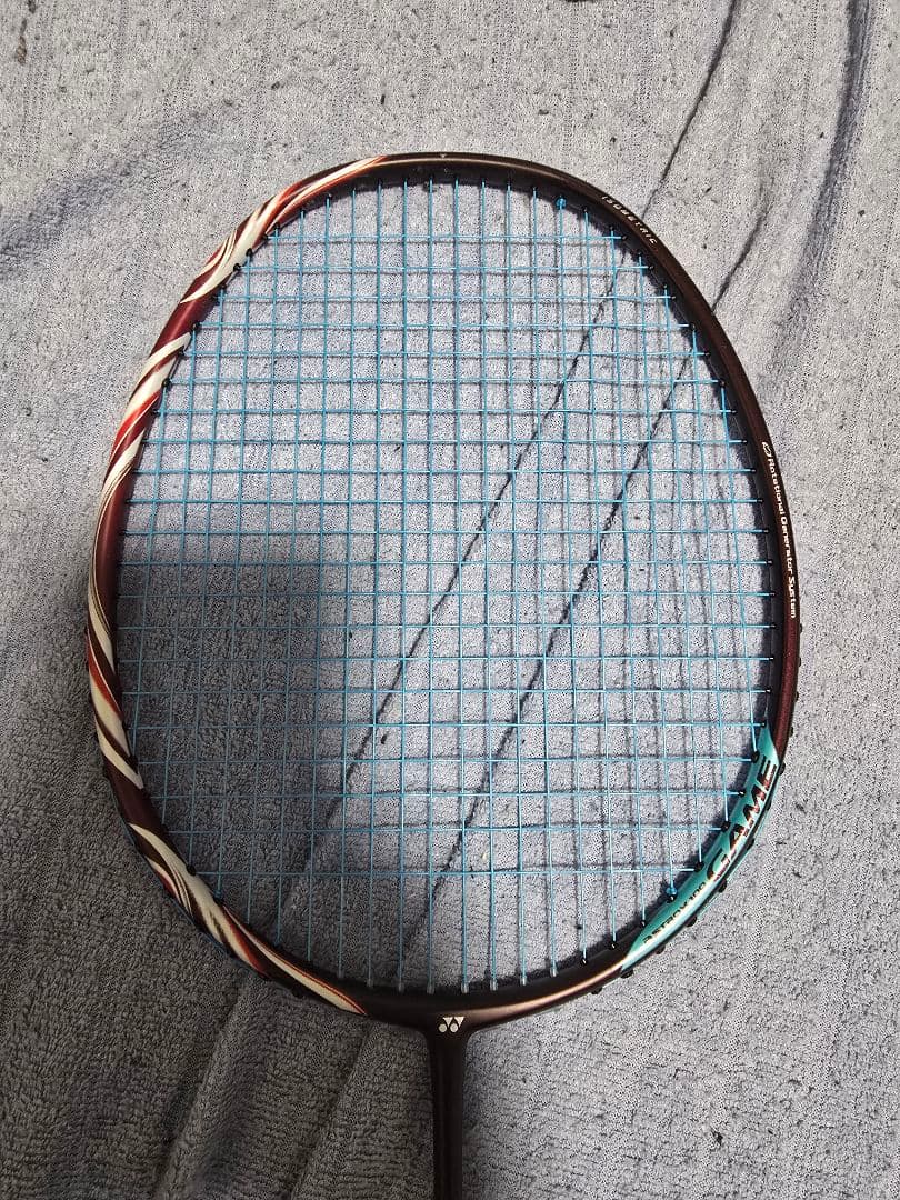 バドミントンラケット　ASTROX 100 GAME　AX100G レッド