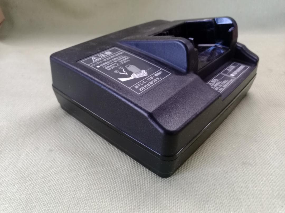 都《TEMRK》Panasonic　　電動自転車充電器　NKJ073Z