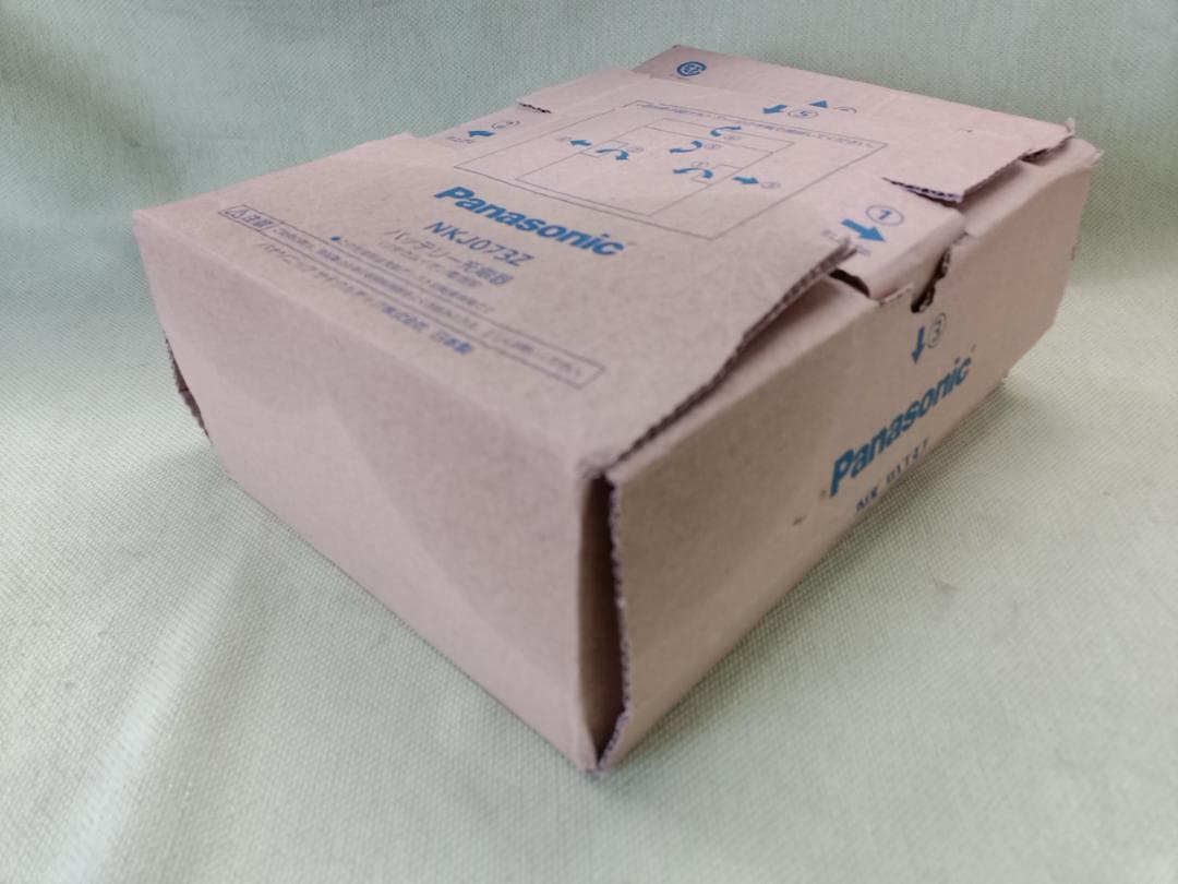 都《TEMRK》Panasonic　　電動自転車充電器　NKJ073Z
