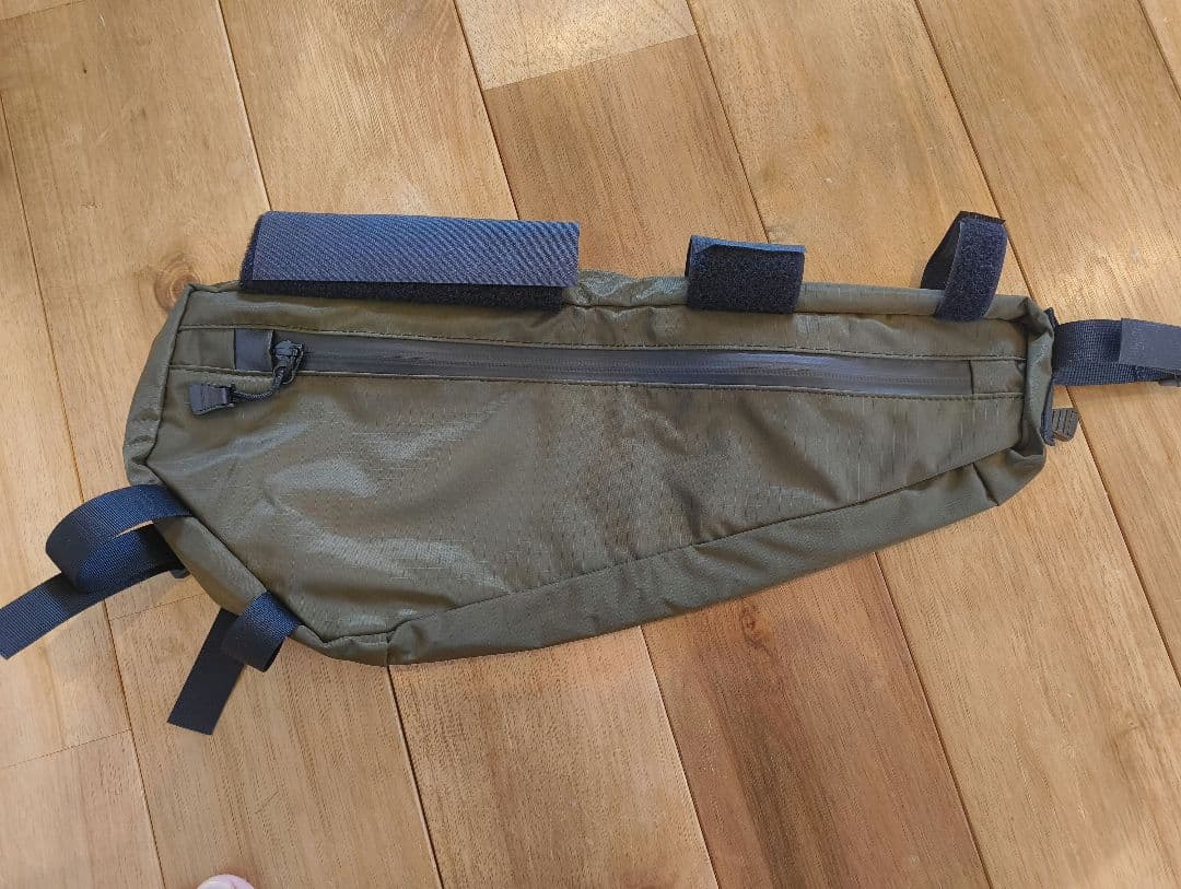 フェアウェザー　FAIRWEATHER half frame bag