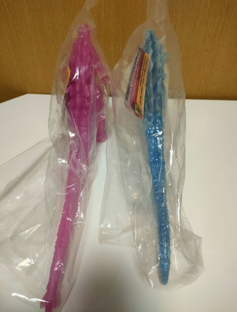 ゴジラ×コング フィギュア クリアラメメタブルー　クリアラメピンク　ゴジラ