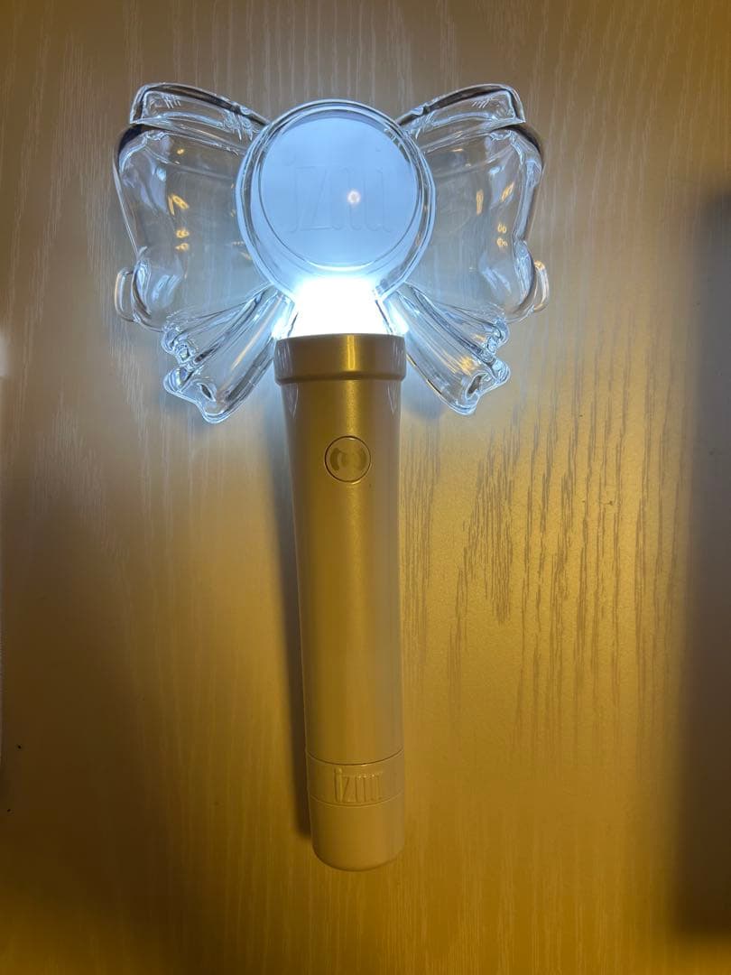 izna OFFICIAL LIGHT STICK ペンライト トレカ付き