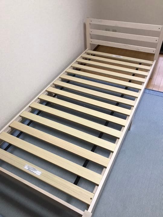ベッドフレームと、マットレスです。