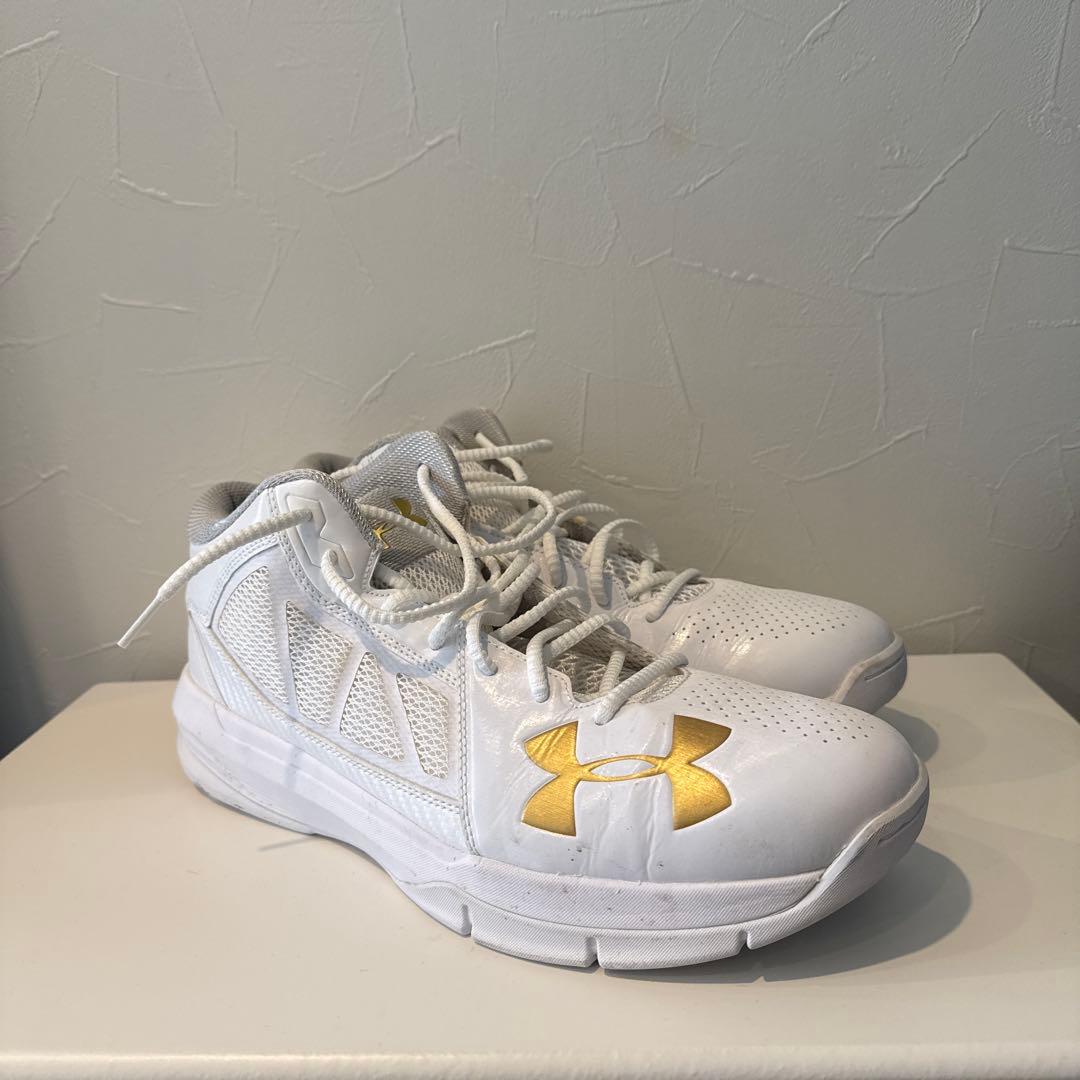 Under Armour バスケットボールシューズ ホワイト/ゴールド