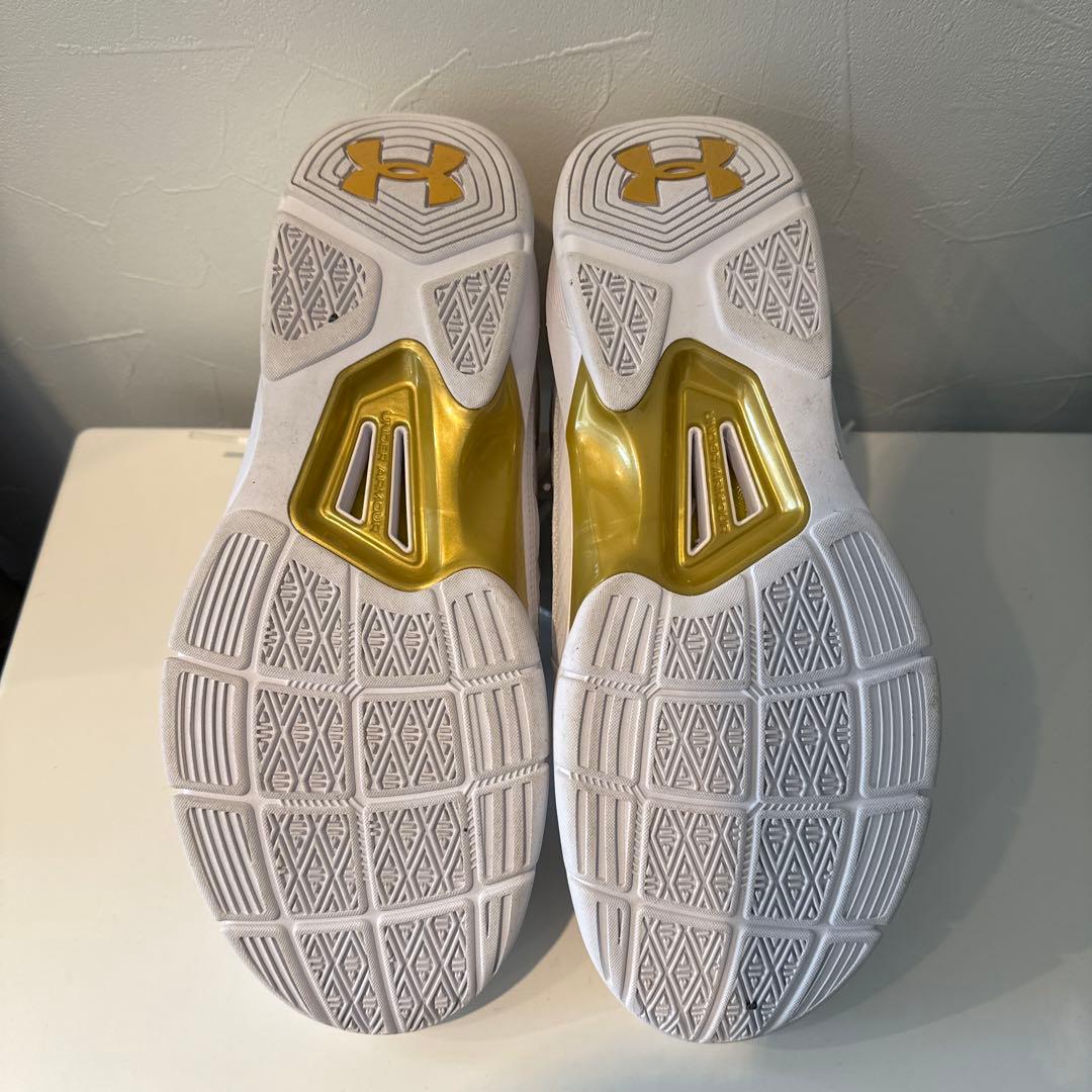 Under Armour バスケットボールシューズ ホワイト/ゴールド
